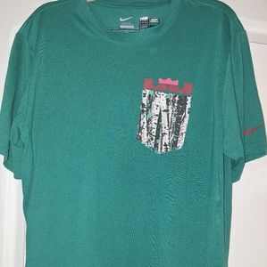 Nike Men's Large T-Shirt